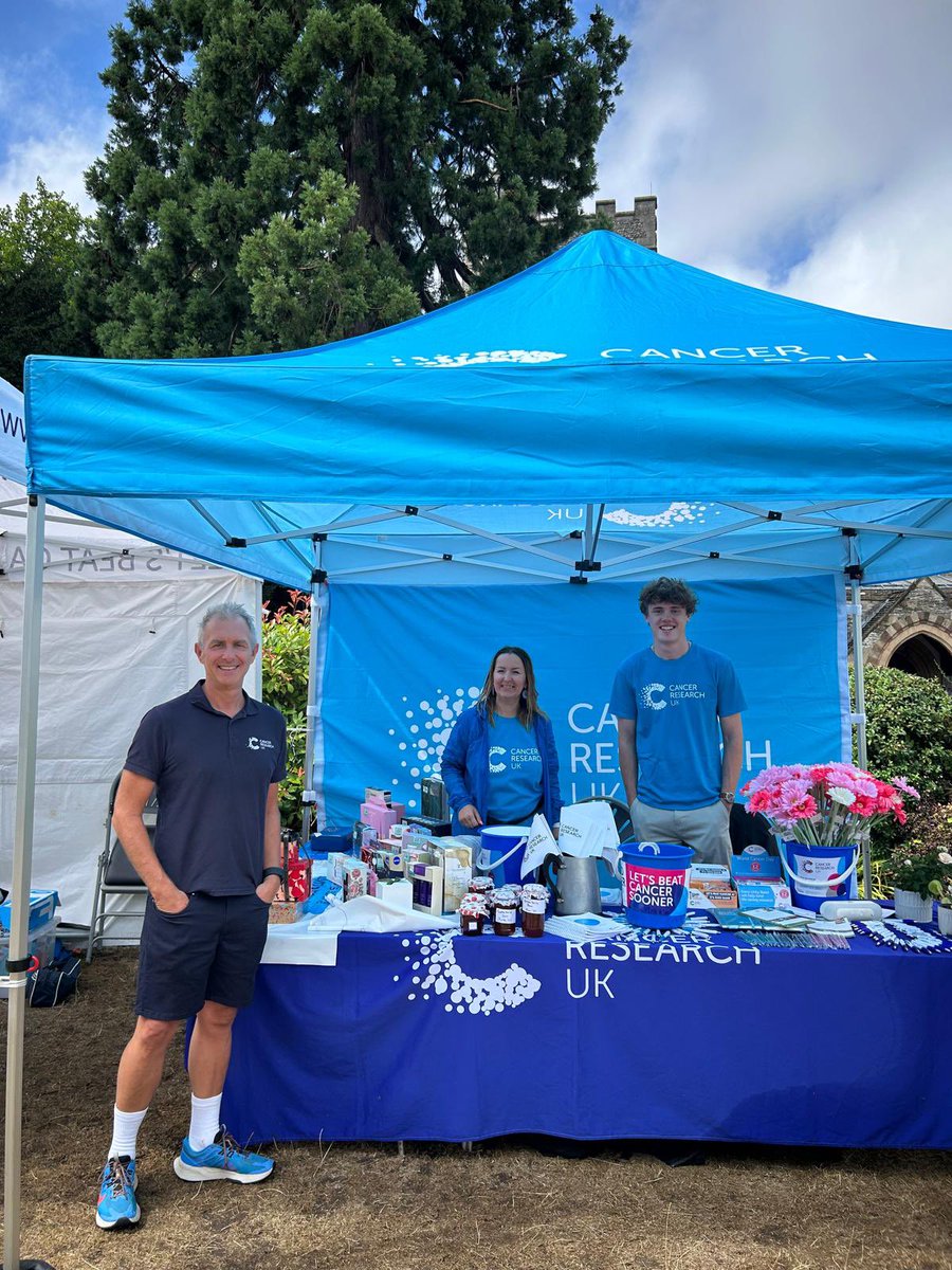 SimonLedsham's tweet photo. Great afternoon with our Volunteers and Team from @crukharpenden shop and the Hapenden Committee today. Weather was not on our side but our teams are unrelenting in raising vital funds for the work of @CR_UK, thanks to all. @CRUKShops https://t.co/VVyPFJezZ3