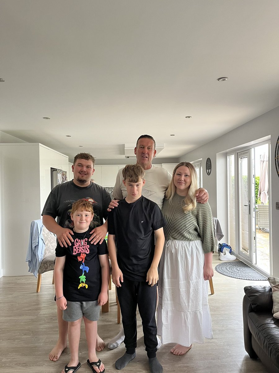 Can’t believe this is my first ever picture with my 4 children, Lilli, Tommy, Alfie and Bobby
Also a few generations with my mam and grandson Noah, not forgetting Roxy, bit emotional to be honest 🙏❤️❤️❤️❤️