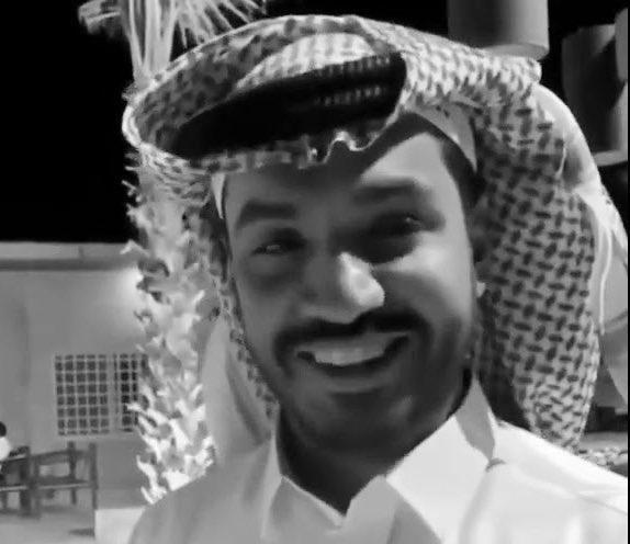 kkkfx8's tweet photo. بعض الأخطاء نعلم عواقبها، وقد ازدرَدْنا مرارتها مرارًا، ولم نستطع المحيص عنها.
كأنها قدرٌ مكتوب، أو ضعفٌ مألوف نلوذ به رغم الألم، نرجو النجاة منها ونحن من يغرق فيها.
كالخطاء اللذي ارتكبه منيف الجراش
وقال:

مرتكب لي غلطةً ما يكفّرها اعتذار
ما اعرف ليه ارتكبها و ليه آعيدها https://t.co/GJAlSE0YF3