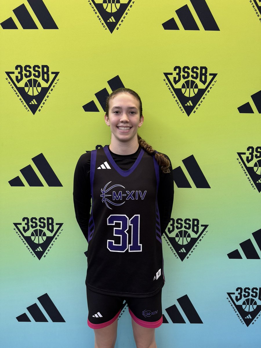 M14Hoops_Girls's tweet image. 17U 3SSB win over CFE 3SSB 55-48. Total team effort and everyone scored!!
Gaby Domercant 11pts
Bronwyn How 10pts
Maddie Kiper 9pts
Desi Merritt 7pts
@DanyellaMporok1
@MadelynKiper
@gabydom44
@alex_ntice0
@Bronwyn_How
@Desimerritt_13
@AddieSchilb
@EmmaB2026…