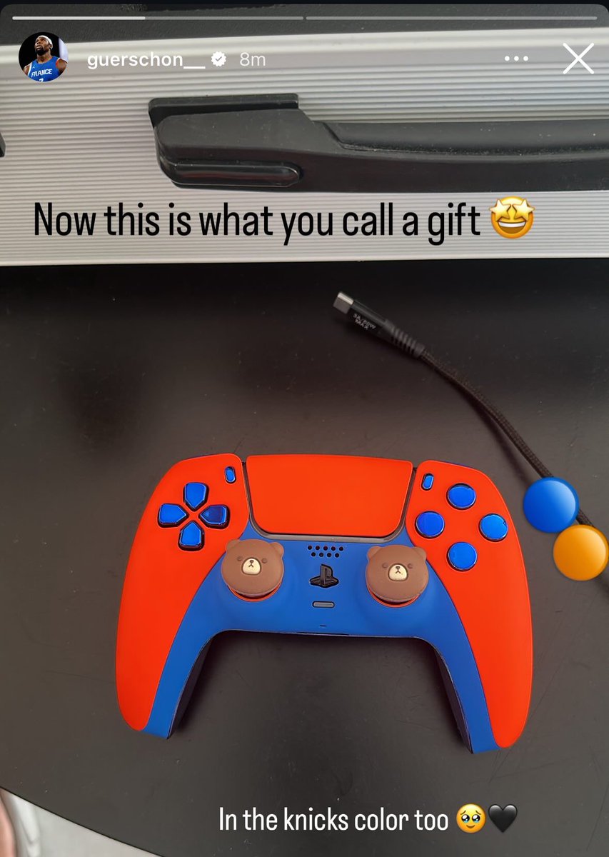 TheStrickland's tweet image. Yabu shows off his Knicks-colored PS5 controller with bear joysticks🔥🐻