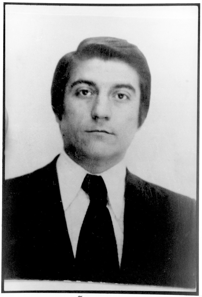ANPIRomaPosti's tweet image. Linotipista e militante del #PartidoComunista, #JuanLuisQuiñonesIbaceta, sposato con due figli, venne sequestrato dalla polizia politica cilena il #23luglio 1976 a #SantiagoDelCile.Aveva 31 anni.
Fu visto ancora in vita presso il #CD " @villa_grimaldi ".
Scomparso.
@DondeEstanCL