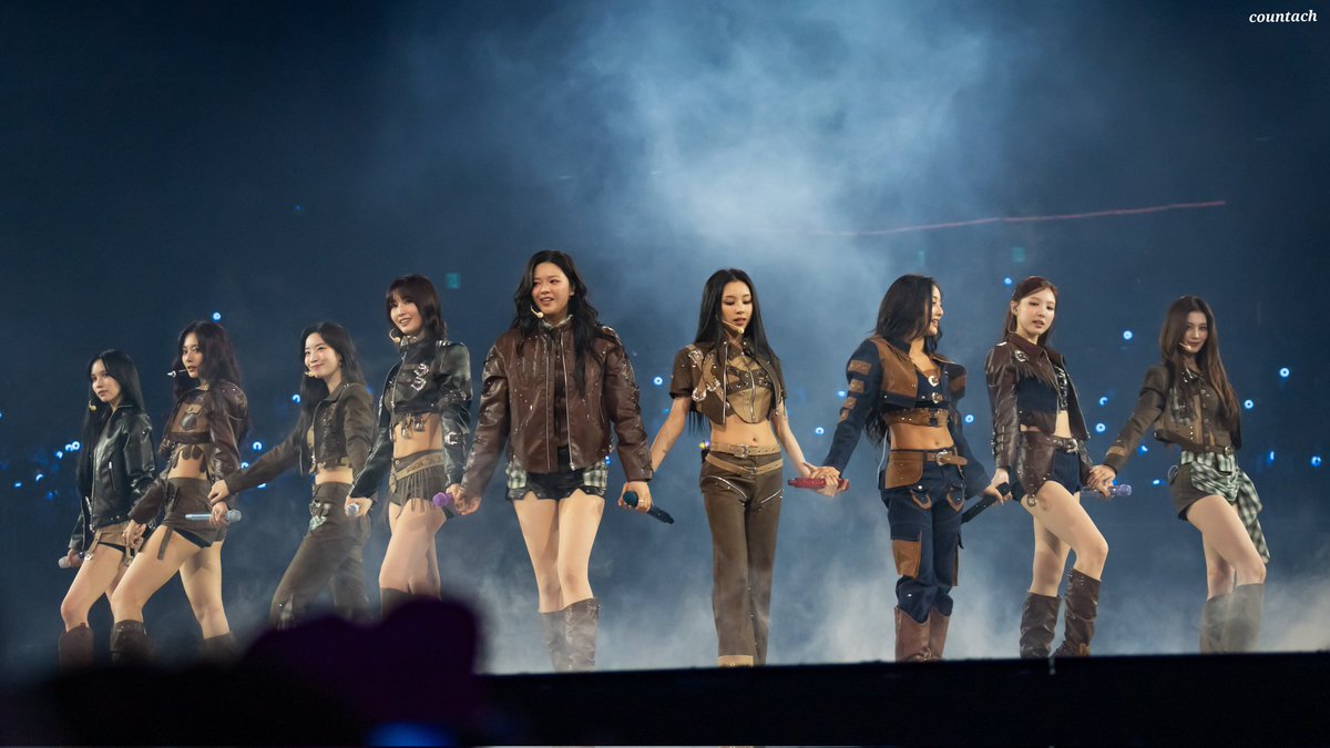 countach3929's tweet image. 20250719 트와이스 콘서트
🤝
#트와이스 #TWICE  #トゥワイス
