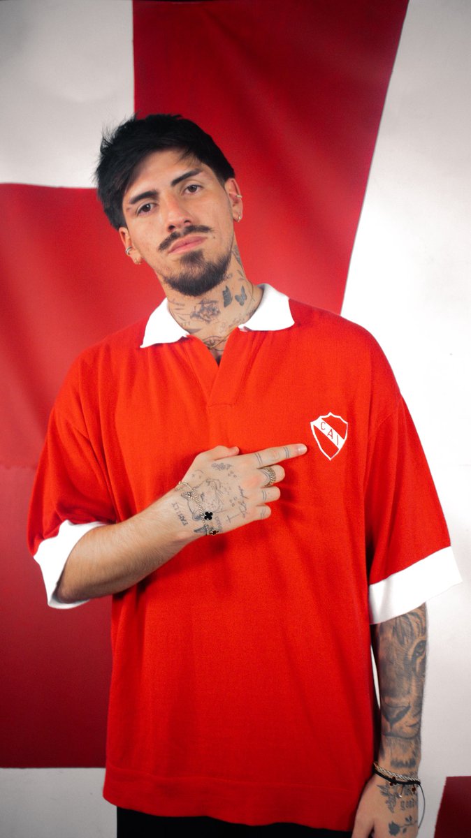 Store_CAI's tweet image. Gloria eterna, Orgullo Nacional 🇦🇹

Llegó la camiseta tejida, que rinde homenaje a la 6ta Libertadores de 1975.

Conseguila en independientestore.com.ar y el lunes en tiendas.