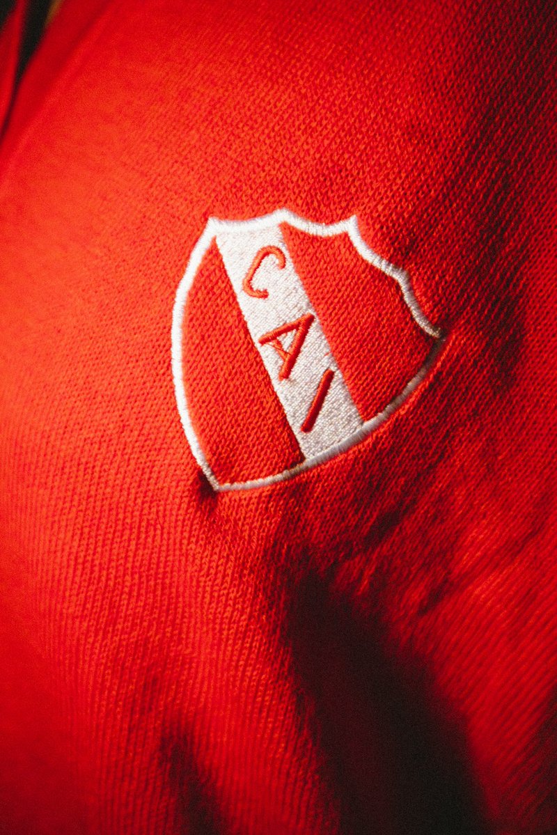 Store_CAI's tweet image. Gloria eterna, Orgullo Nacional 🇦🇹

Llegó la camiseta tejida, que rinde homenaje a la 6ta Libertadores de 1975.

Conseguila en independientestore.com.ar y el lunes en tiendas.