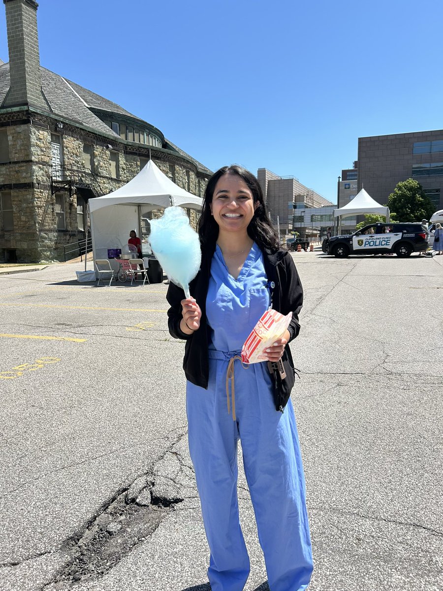 CCF_GIFellows's tweet image. Nothing beats a midday break with cotton candy and Dr. @JPAchkarMD taking over consult service today‼️Dr. Patel is both excited and ready!!🎉@Ari_G_MD