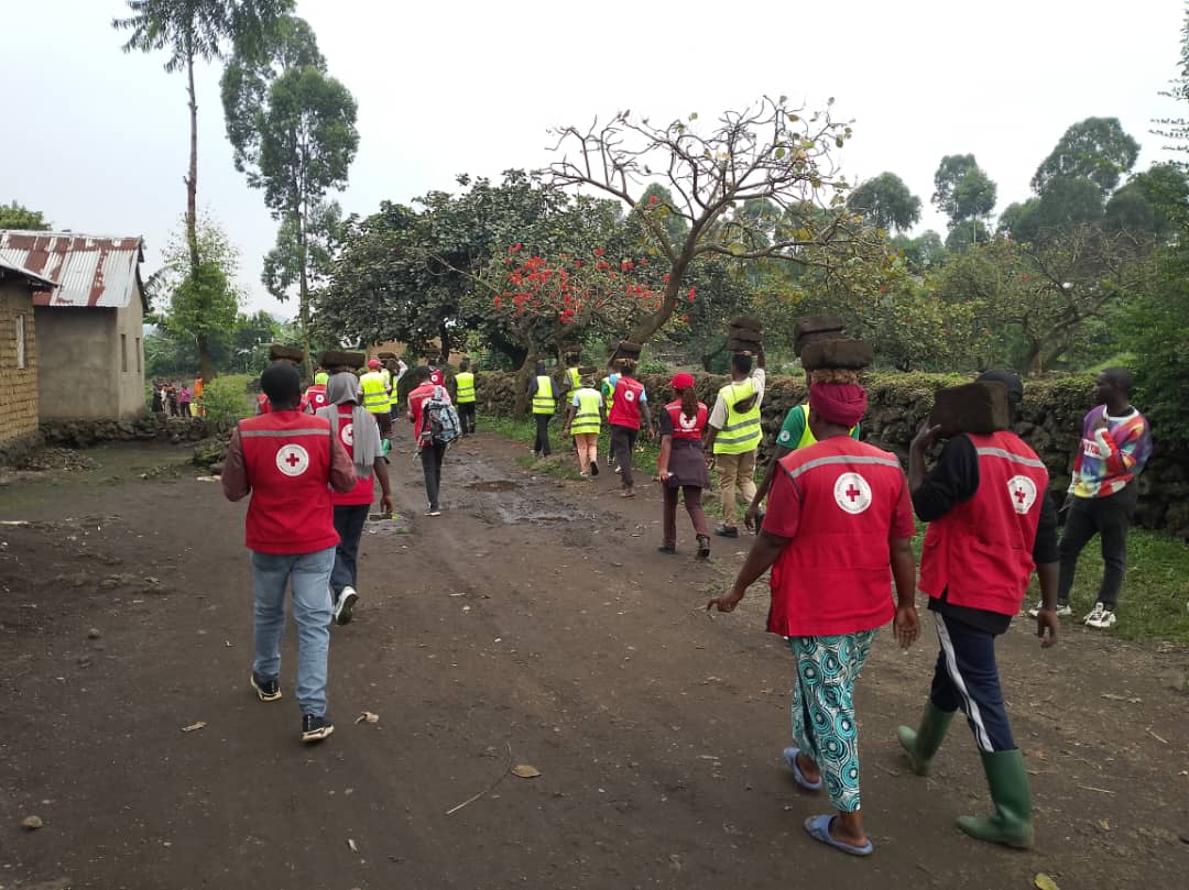 Ibikorwa byo gukunda igihugu ntibisiiiganirwa murubyiruko rwa <a href="/RubavuDistrict/">Rubavu District</a>. 

#Intavogerwa za <a href="/RubavuSector/">UMURENGE WA RUBAVU</a> zakomeje Umuganda wo kubakira no gusanira (inzu, ubaiherero) kumiryango itishoboye. 

Uhinga mukwe,.... 

<a href="/RwandaLocalGov/">Ministry of Local Government | Rwanda</a> <a href="/RwandaWest/">Western Province I Rwanda</a> <a href="/promulindwa/">MULINDWA Prosper</a> <a href="/harblaise/">HARERIMANA E. Blaise</a> <a href="/NgogaDeo/">Ngoga Deo</a>