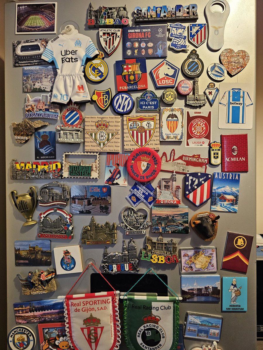A fridge of my travels 😝
Can you spot your #LaLiga club?
I think I'm gonna need a new fridge for 2025/2026 😂