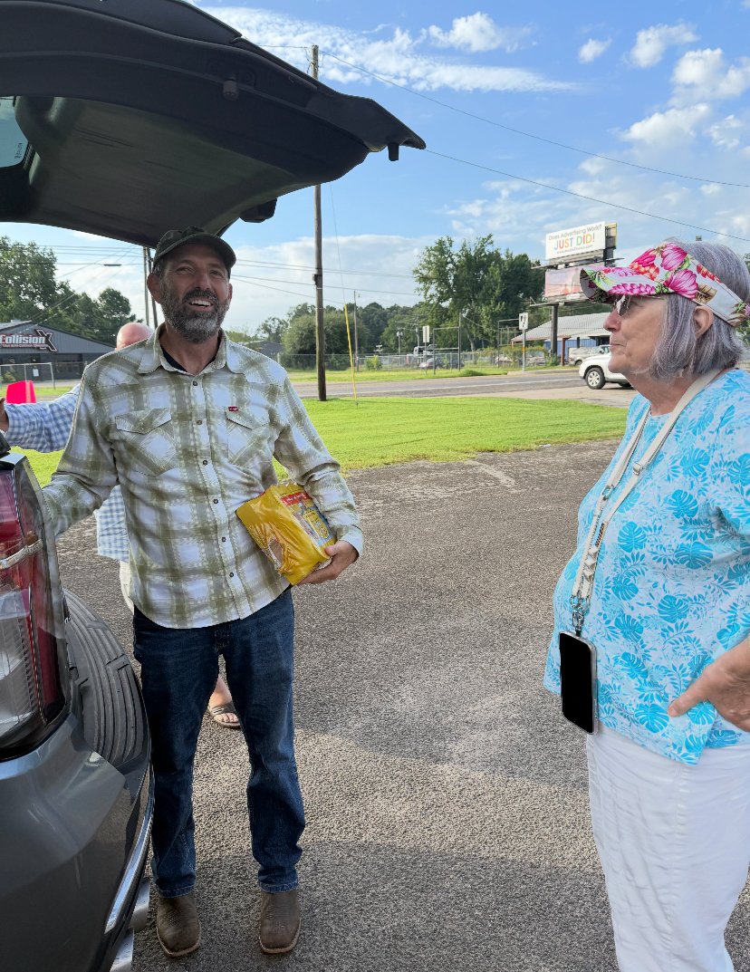 BobbyForTX's tweet image. Stopped by the Wood County Democrats' pet food donation drive this morning to support our county's shelters and chat with neighbors about our campaign!