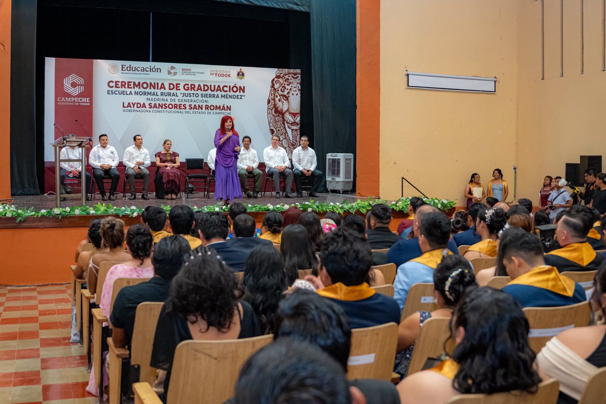LaydaSansores's tweet photo. Ayer acompañé, con todo mi corazón, a mis queridos sobrinos de la Escuela Normal Rural Justo Sierra Méndez, en Hecelchakán.

Verlos graduarse es saber que el futuro de Campeche está en buenas manos que enseñan, guían y transforman.

Cada uno de ustedes es motivo de orgullo para sus familias, su pueblo y todo nuestro estado.

Sigan soñando alto, enseñando con amor y demostrando que la educación es el camino para construir un Campeche más justo y solidario.

Nuestro compromiso es seguir apoyando a nuestra querida Normal Rural.

Felicidades, sobrinos!