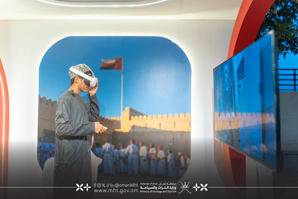 OmanMHT's tweet image. استمرارًا لمشاركتها في ملتقى “أجواء الأشخرة” تواصل الوزارة استقبال الزوار في جناحها التفاعلي الذي يضم أحدث الإصدارات، أركان الواقع الافتراضي والعروض الترويجية المتنوعة.
#تراث_وسياحة