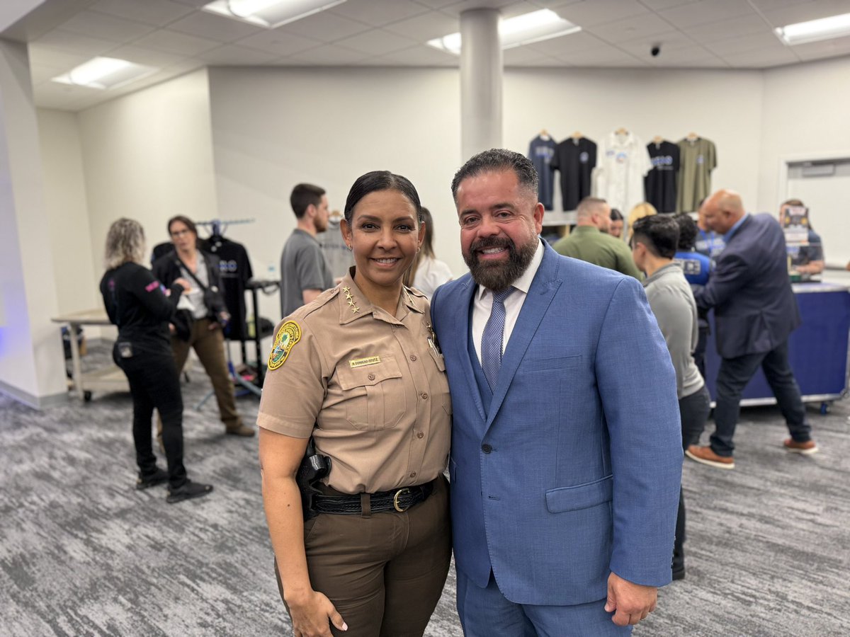 MiamiDade_SO's tweet image. We were honored to take part in the Bleeding Blue Mental Health Conference, joining mental health experts, public safety professionals, and fellow first responders. 🧠💙
@Sheriff_Rosie shared powerful insight on the importance of prioritizing mental wellness within public…
