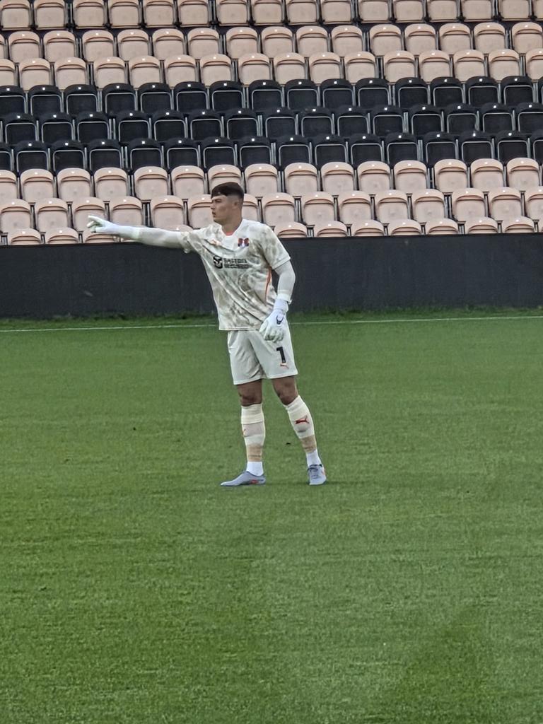 davidcarrol1's tweet image. The Barnet vs Leyton Orient match was postponed due to weather, however it was played behind close doors and conditions were not ideal when play started.
20 or so supporters got to watch the match from the bar and this was not planned.
@OrientOutlook @theorienthour