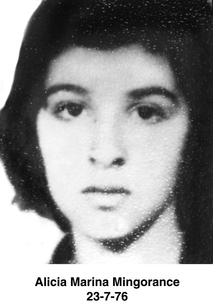 ANPIRomaPosti's tweet image. Studentessa secondaria, #AliciaMarinaMingorance venne sequestrata a #BuenosAires il #23luglio 1977.Aveva solo 16 anni.Anche il fratello #JorgeDaniel è nella lista dei 30.000 #desaparecidos della dittatura militare argentina.
A tutt'oggi risulta scomparsa.
