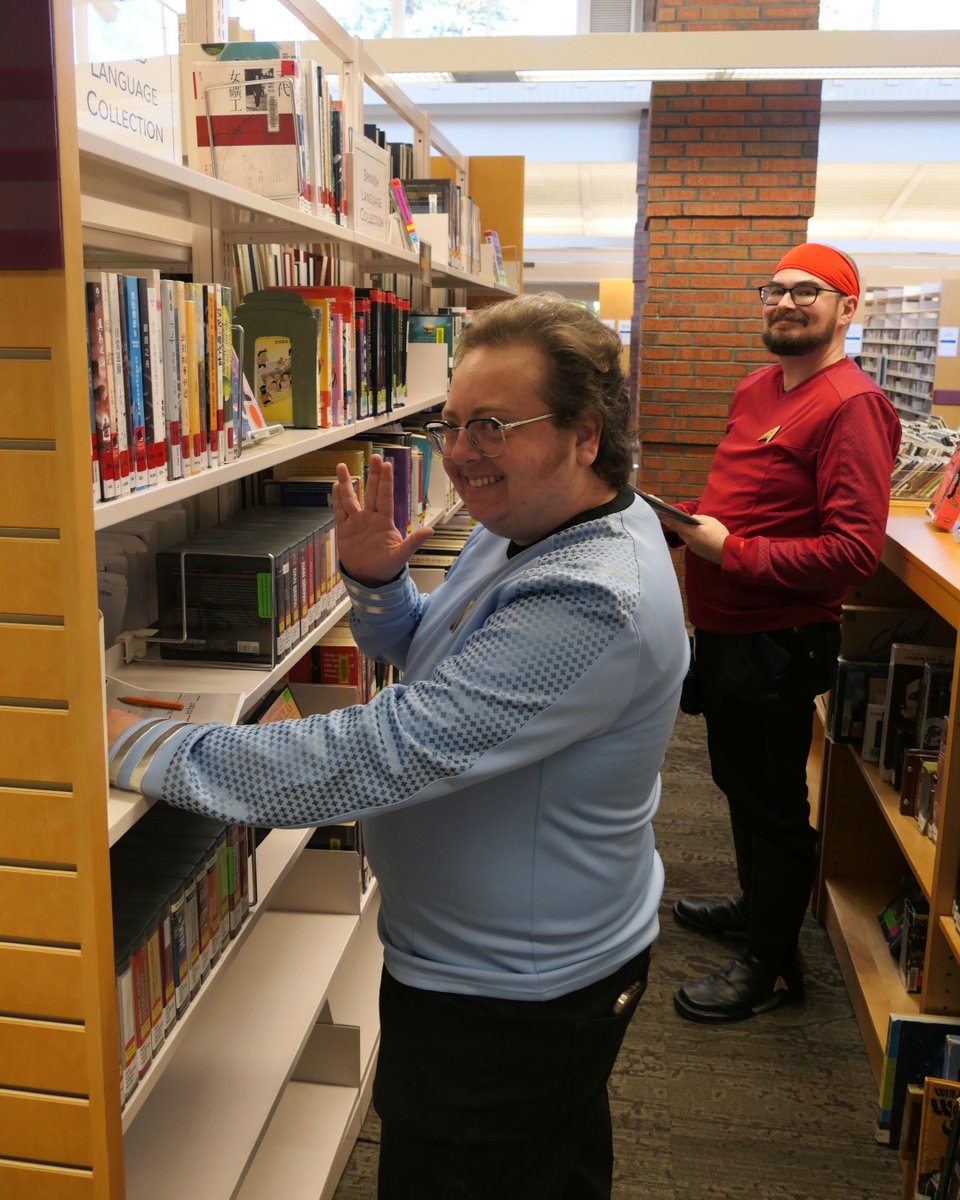 MenloLibrary's tweet image. Our latest Library adventure was a blast! We had hundreds of guests (some from distant galaxies) join us for scavenger hunts, crafting, and lots of fun. Our thanks to our visitors from the 501st Golden Gate Garrison and from The Fleet's USS Sequoia!