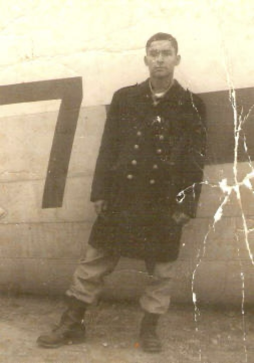 ANPIRomaPosti's tweet image. Coscritto nella #FACH (Fuerza Aérea de Chile), #RodolfoValentínGonzálezPérez venne sequestrato dalla polizia politica cilena il #23luglio 1974 a #SantiagoDelCile.Aveva solo 19 anni.Fu visto presso il #CCD " @villa_grimaldi ".
Scomparso.
@DondeEstanCL