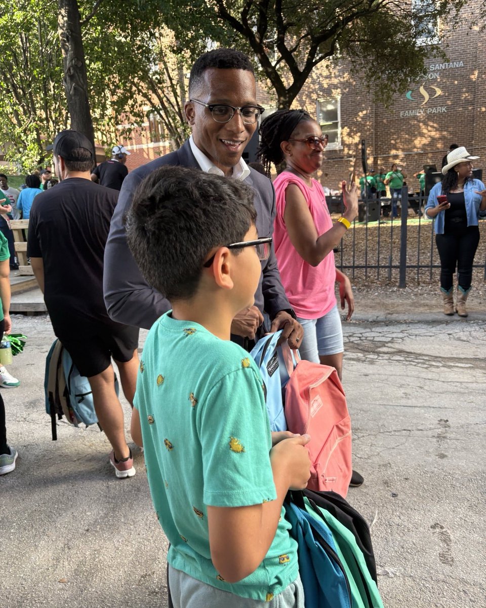 CDMenefee's tweet image. Grateful to be in community with Bread of Life for this back-to-school giveaway. Every kid deserves to start the year ready to win.
Shoutout to my guy Oliver for helping me out with the backpacks. We even spent some time with transportation workers from Local 260!