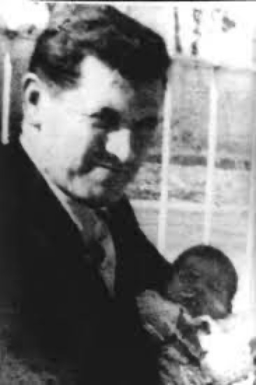 ANPIRomaPosti's tweet image. Costruttore e militante del #PartidoComunista, #EduardoCanterosPrado, sposato con 10 figli, venne sequestrato a #SantiagoCelCile il #23luglio 1976 dalla polizia politica cilena (#Dina).Aveva 48 anni.Fu visto presso il #CCD " @villa_grimaldi ".
Scomparso.
@DondeEstanCL