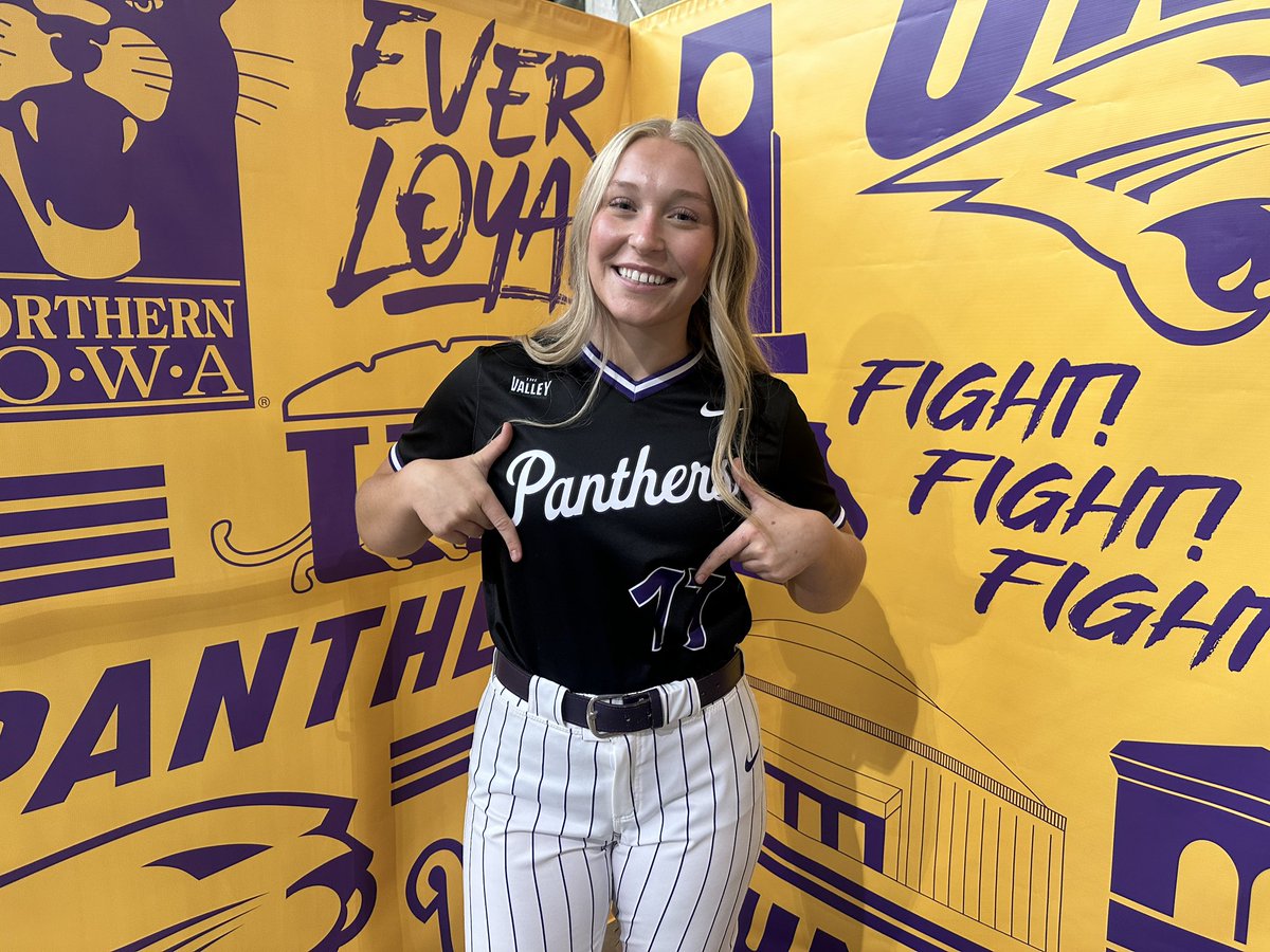 Molly Carlson tweet media