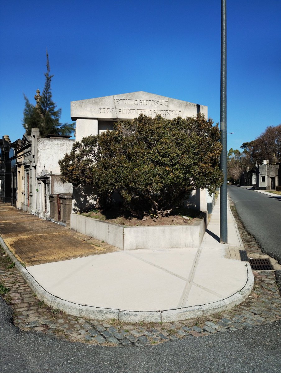 BrianJanchez's tweet image. He venido al cementerio de la Chacarita a pedirle permiso a Paul Groussac para contar su historia.