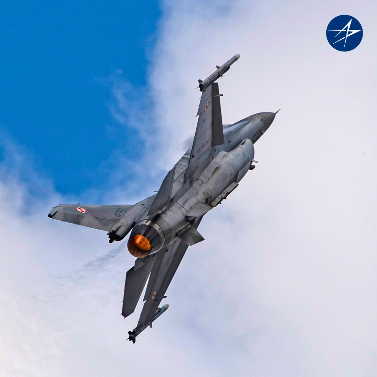 LMEvents's tweet image. Two ✌️ fighter jets for Day 2️⃣ of #RIAT2025! 🇬🇧
F-35s and F-16s are roaring through the skies and turning heads at the show. Which one’s your favorite? ✈️
