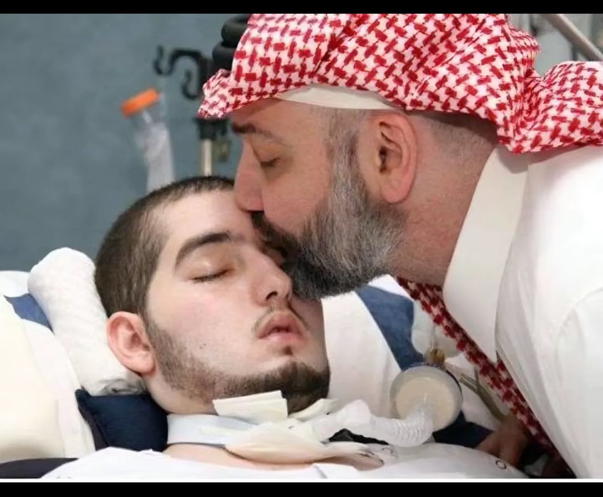 No_sh_507's tweet photo. #الوليد_بن_خالد_بن_طلال
#الامير_النائم 

رغم انه لم يعرفنا ولم يعلم ان ليه جنوداً في الارض تدعي له ولكن قلوبنا تتمزق حزن عليه وعلى ابويه اللهم اربط على قلوبهم وبدل شبابه في الجنه 💔 https://t.co/pupezPtsuf