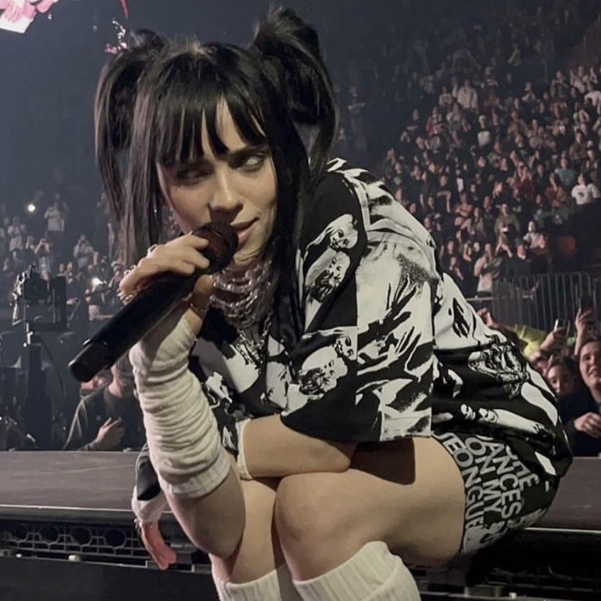 bilsb1ue's tweet image. BRING THE SPACE BUNS BACK
