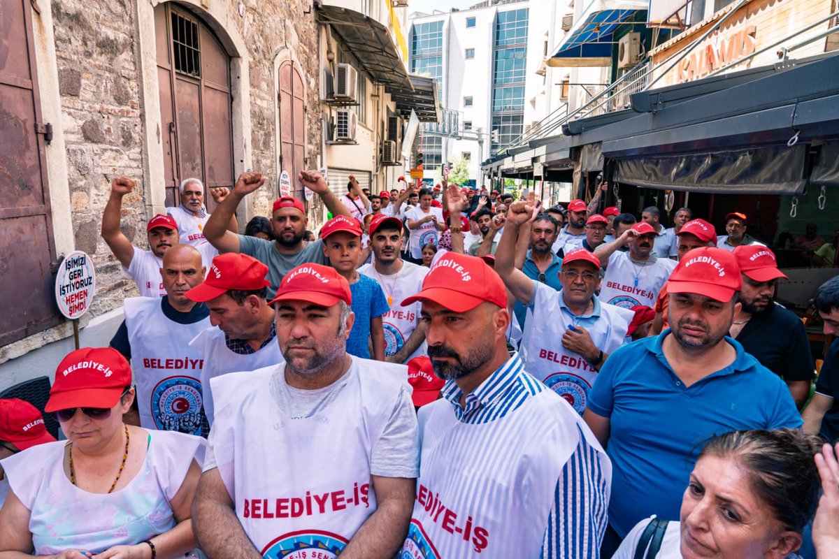 ibbemekbulteni's tweet photo. Direnen emekçiler kazandı!

İzmir Büyükşehir Belediyesi iştiraki İZDOĞA, İZBETON, İZULAŞ ve İZSU çağrı merkezlerinde çalışan ve toplu iş sözleşmesindeki haklarına sahip çıktıkları için işten atılan 368 Belediye‑İş üyesi işçiler işe geri dönüş mücadelesini kazandı! https://t.co/EPwrEtakqo