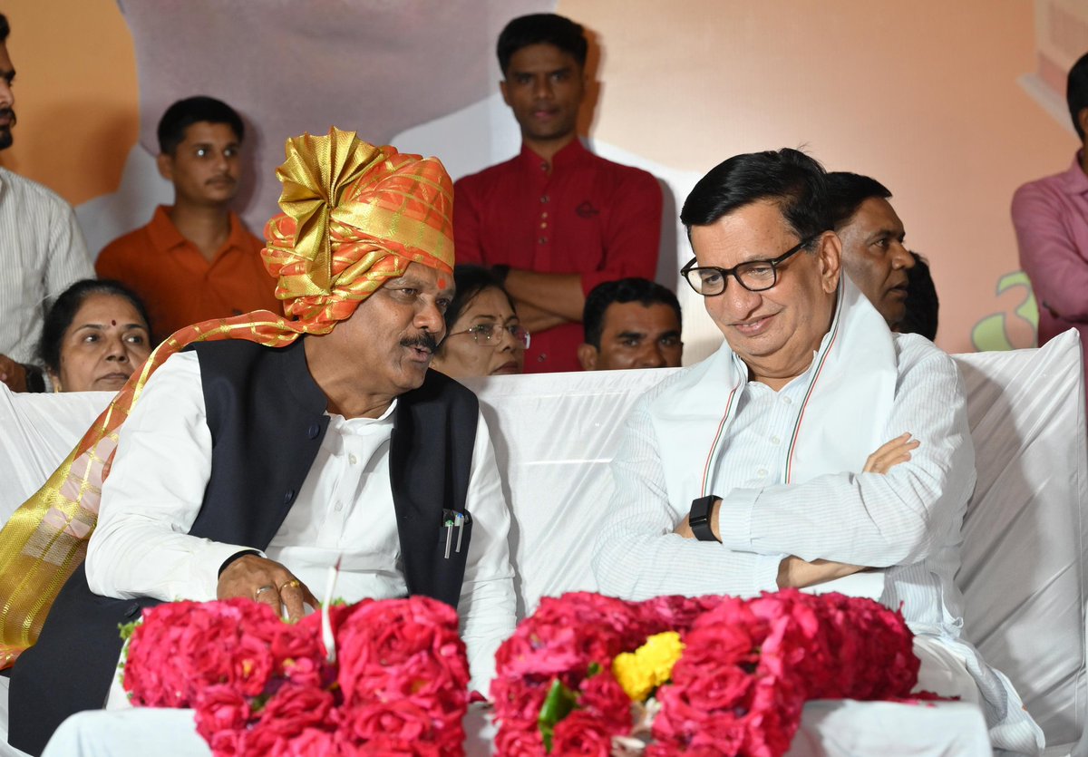 Balasaheb Thorat (@bb_thorat) on Twitter photo छत्रपती संभाजीनगर जिल्हा काँग्रेसचे अध्यक्ष, जालना लोकसभा मतदारसंघाचे लोकप्रिय खासदार डॉ. कल्याणराव काळे यांच्या अभिष्टचिंतन सोहळ्यास उपस्थित राहून त्यांना आनंदी व निरोगी दीर्घायुष्यासाठी शुभेच्छा दिल्या.
<a href="/drkalyankale/">Dr. Kalyan Kale</a> छत्रपती संभाजीनगर जिल्हा काँग्रेसचे अध्यक्ष, जालना लोकसभा मतदारसंघाचे लोकप्रिय खासदार डॉ. कल्याणराव काळे यांच्या अभिष्टचिंतन सोहळ्यास उपस्थित राहून त्यांना आनंदी व निरोगी दीर्घायुष्यासाठी शुभेच्छा दिल्या.
<a href="/drkalyankale/">Dr. Kalyan Kale</a>