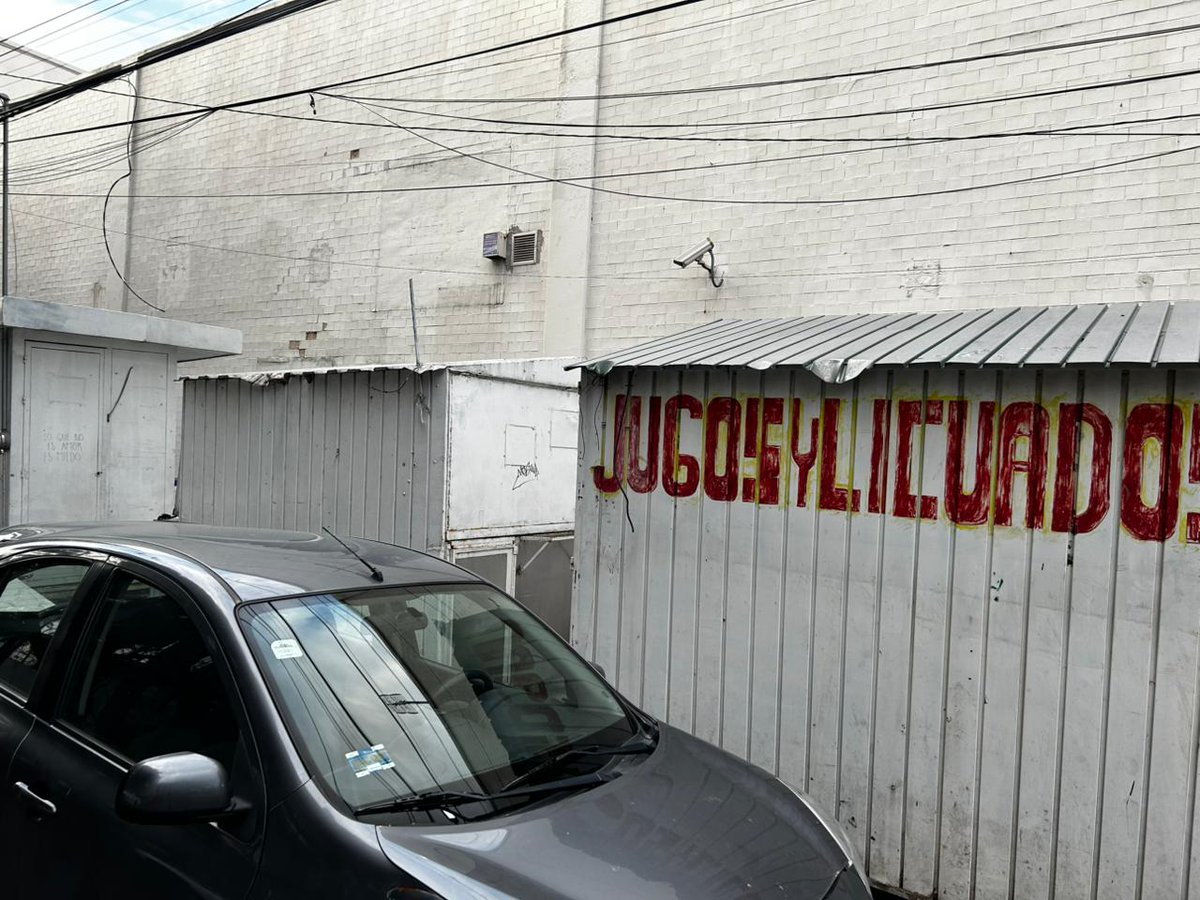 BogartSoria's tweet image. @AccionesBJ @LuisMendozaBJ  @BJalcaldia Para reportar fueron a abandonar un puesto metálico donde ya existen 2 abandonados en la esquina de Anaxagoras y eje 4 Xola  nos pueden apoyar por favor aparte lo ponen encima de las jardineras.

Gracias ojalá y si hagan caso