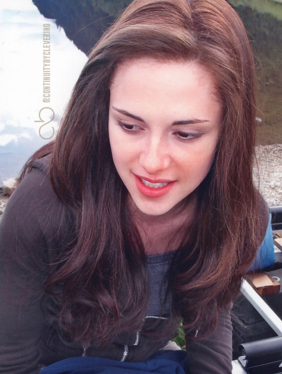stunningrobsten's tweet image. the wig is giving me war flashbacks 😭😭