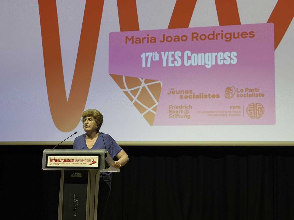 YESocialists's tweet image. We close the #17thYESCongress with @faureolivier PS France Leader, @HendMgaieth IUSY President and @FEPS_Europe President 🌹

Thank you SO much, merci beaucoup 🤝🏼

#EuropePoweredByYouth