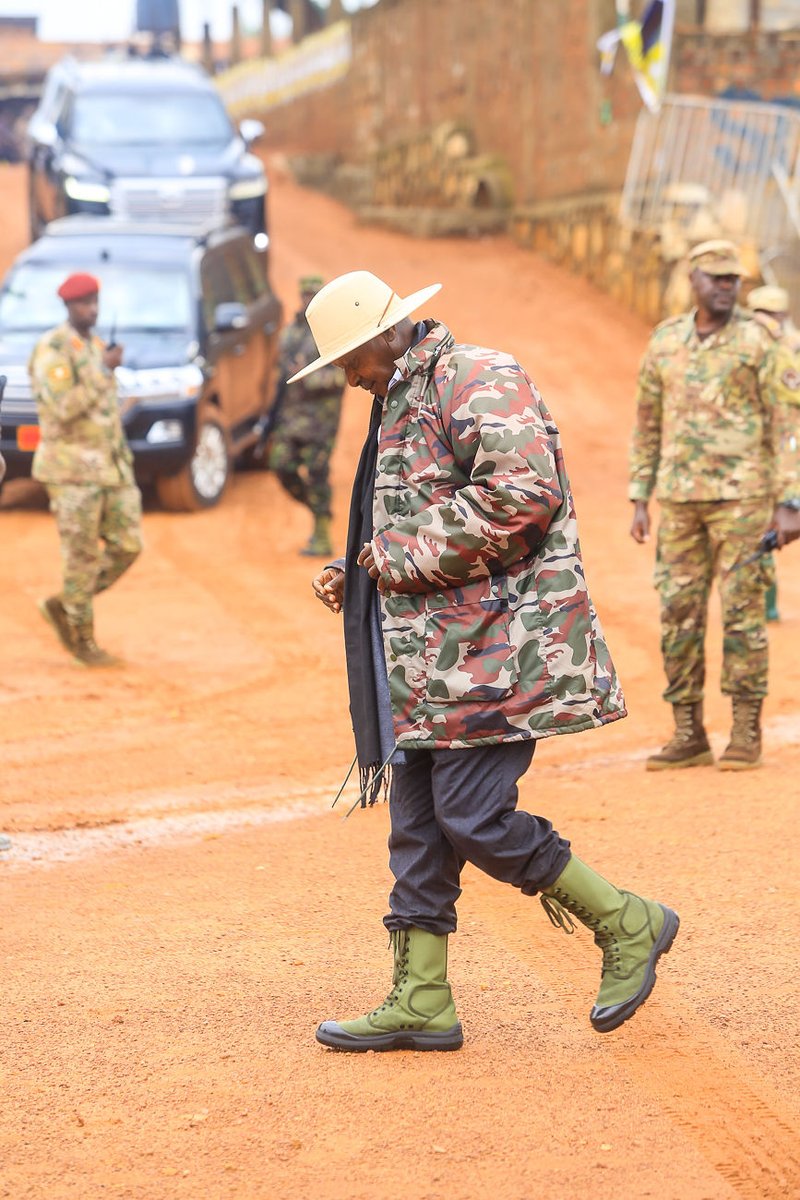 StateHouseUg's tweet image. EARLIER📸 President Museveni concludes his PDM assessment tour to beneficiaries and households.