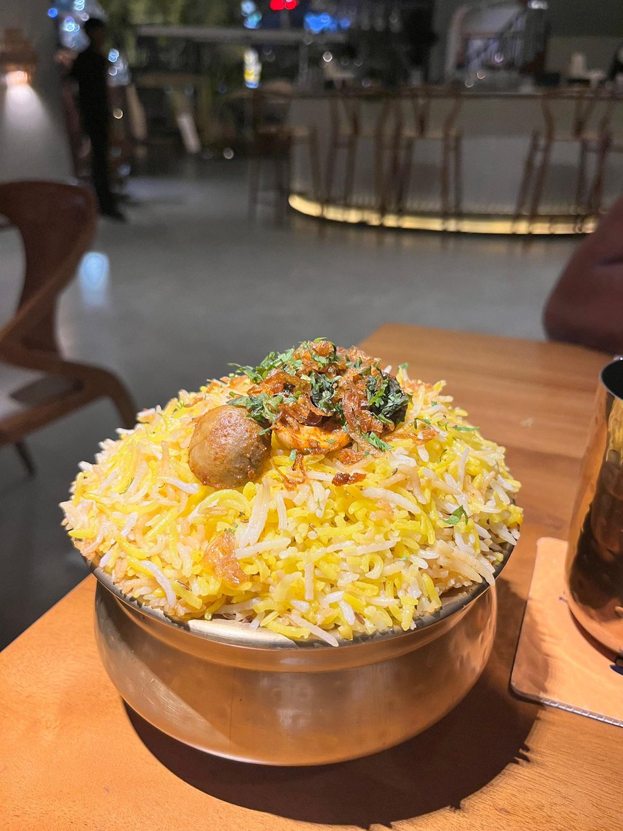 Sense_and_Style's tweet photo. Good food, college friends and well
spent evng with @JagannadhaVarma &amp; #Praneeth

📍Naughty Kodi ( Prev Voila),
near Peddamma thalli temple.  

Saturday, so pure veg😭 https://t.co/zK8IHYpSFf