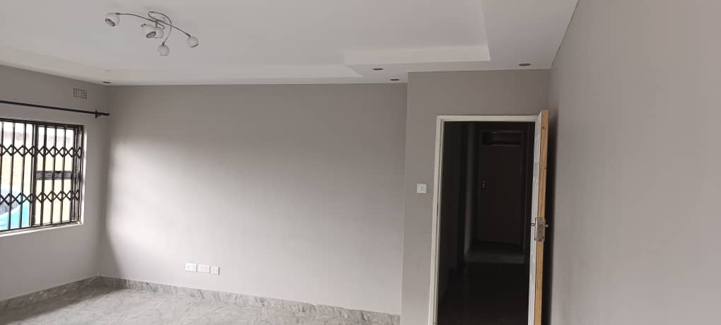 Shadow64026487's tweet photo. 🏡 HOUSE TO LET – ZIMRE PARK (Near Mooches Shops)
💵 Rent: USD $450/month
💰 Deposit: USD $100
📅 Available From: 20 July
🔑 Want direct landlord contacts for rentals like this
✅ Just $10 for 3 months access

👉 Subscribe here: https://t.co/QgDSAM7H4H https://t.co/rtik5PmFGh