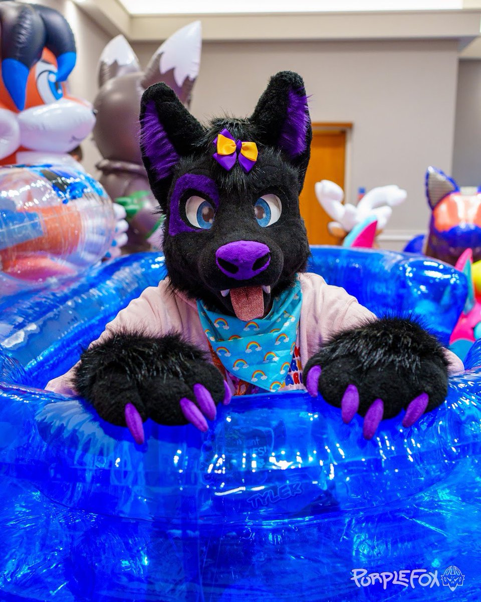 Day dreamin’ about all the cute boys I’m still yet to kiss 💜🐾