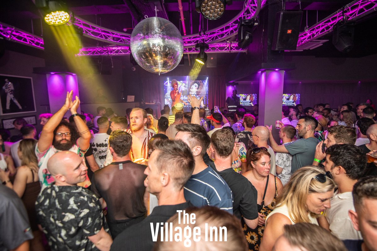 VillageBrum's tweet image. BEDWORTH BELTER FOR SATURDAY 💄 🪩
👠 We’re joined TONIGHT at the Village by the fabulous @AmyLaQueefa LIVE at Midnight!
🪩 PLUS pop anthems and camp in the Main Room
🔊AND the very best RnB and Bashment int he Underground
🌳Fully covered beer garden
⏰Late bar til 6am