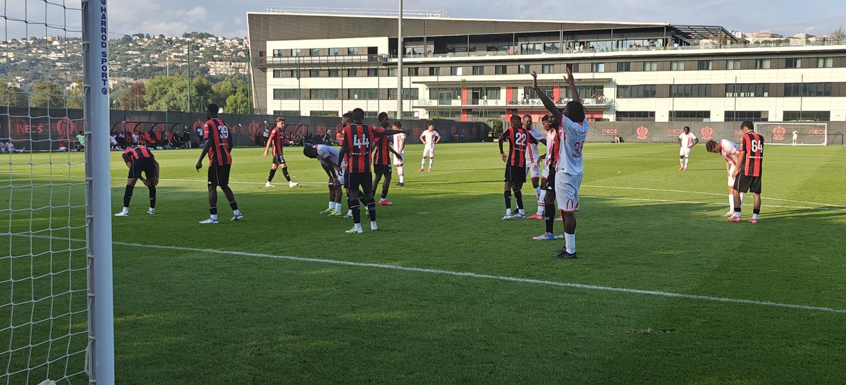 TourtaDeBlea's tweet photo. @asnlofficiel Que les choses soient claires, je suis au match 😎 https://t.co/S6ebfqEBHH
