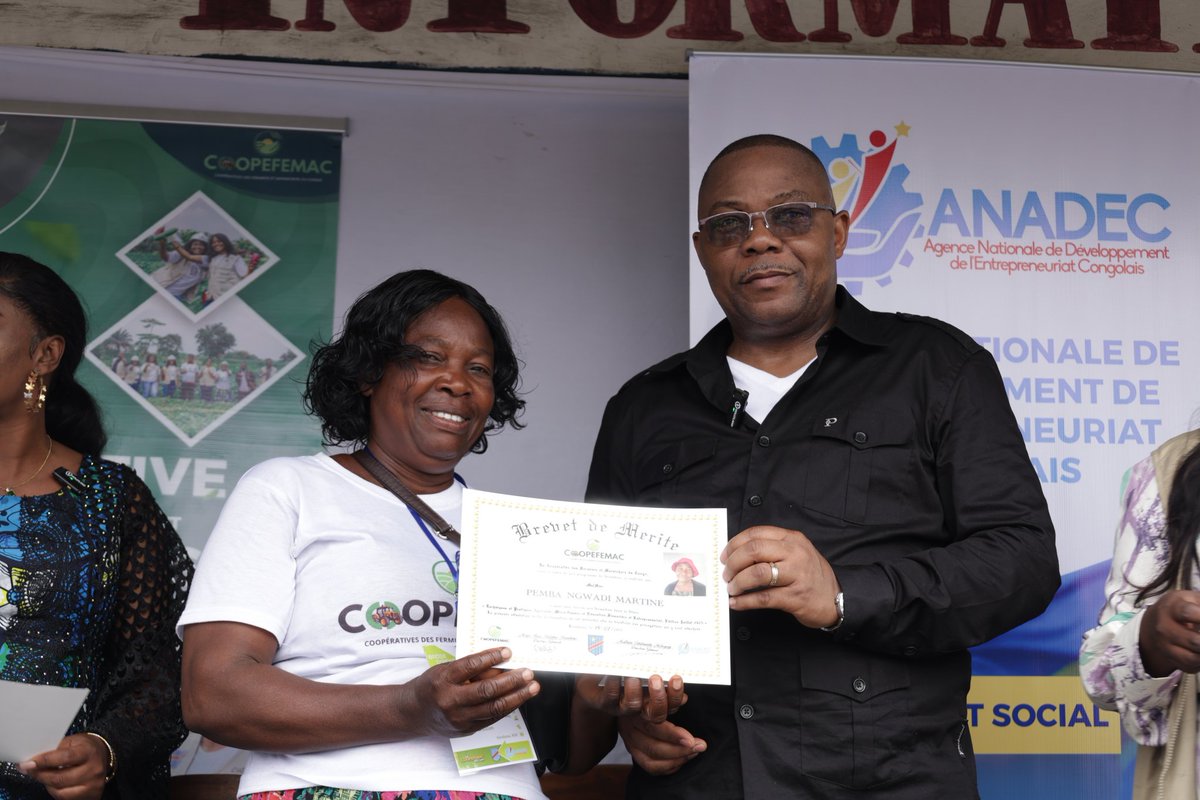 CÉLÉBRATION À TSHUENGE 

L’ANADEC avec son DG a.i Mathieu MUBOYAYI &amp; COPEFEMAC forment les agriculteurs de Masina 
 Agriculture
 Micro-finance
 Éducation financière
Le DG encourage la formalisation &amp; annonce l’appui face aux dégâts de la rivière Tshuenge
<a href="/MinIndPME2/">MINISTÈRE DE L’INDUSTRIE</a> <a href="/minagri_rdc/">Ministère de l'Agriculture et Sécurité Alimentaire</a>