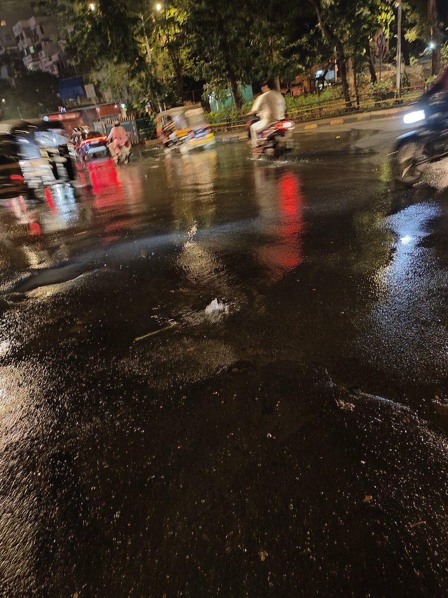 sawantsid45's tweet photo. @mybmc, water leakage issue at mehboob studio near good luck restaurant bandra west , needs urgent attention! Wasted water &amp; potential damage to infrastructure. Requesting immediate action to fix the leak! #WaterConservation #fixtheleaks
@mybmcWardHW 
@RyanDMenezes https://t.co/wqTiShx9e0