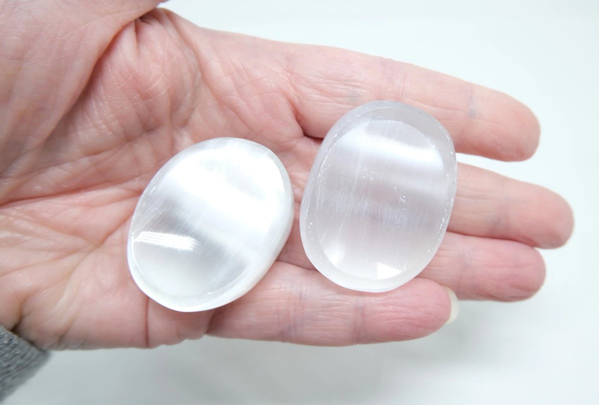 elevateandalign's tweet image. Natural Selenite 1.5 inch Worry Stone - This stone is not only a tool for personal growth and clearing the mind but also serves as a reminder to release worries and embrace a lighter, more serene state of being. #selenite #worrystone #cleansing
elevateandalign.com/products/natur…