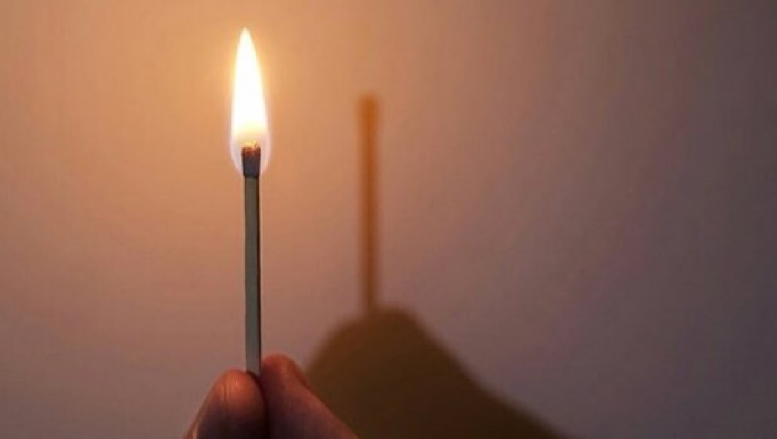 twink_beth's tweet image. Mum just woke me up to tell me flames donβt have shadows. I canβt sleep now