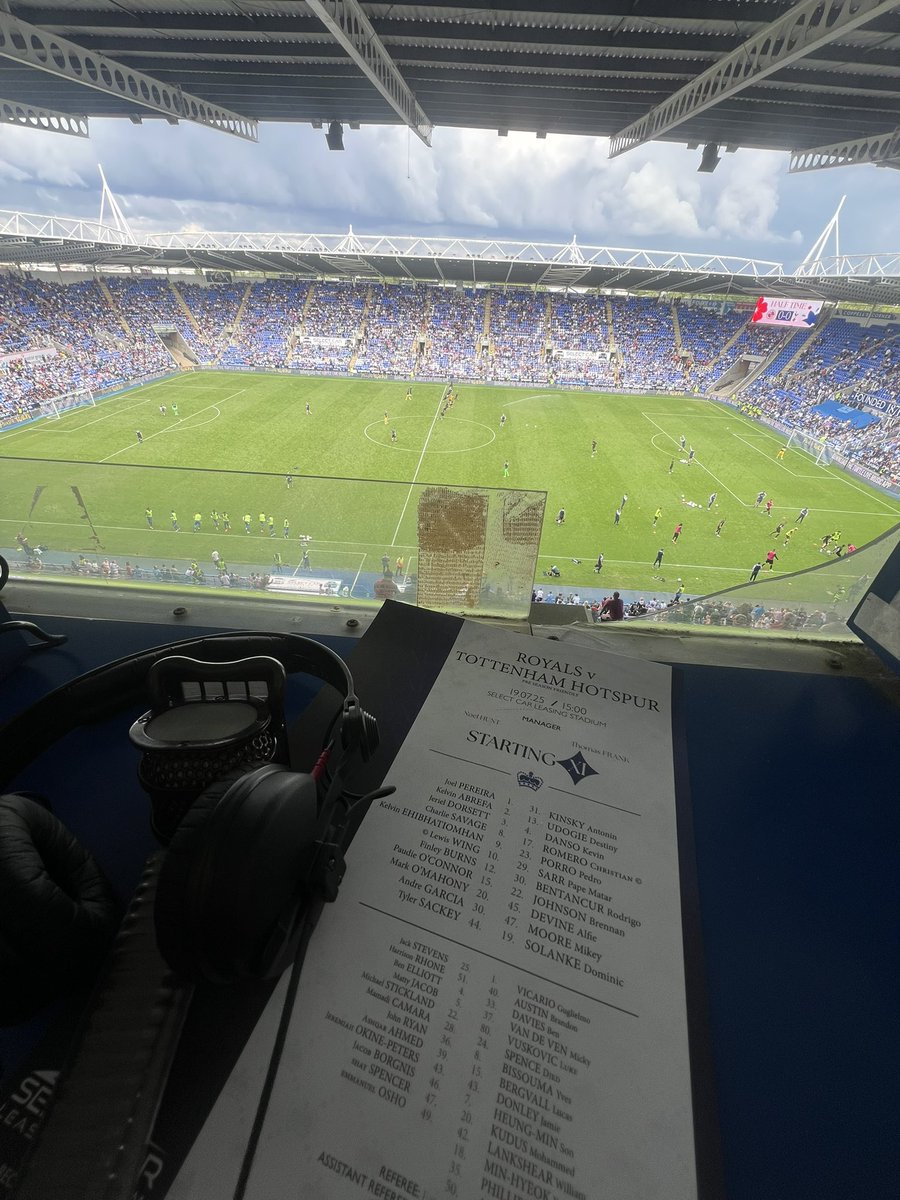 johnclarke04's tweet image. Different kind of matchday today🤣🎙️ @ReadingFC @bluntphil