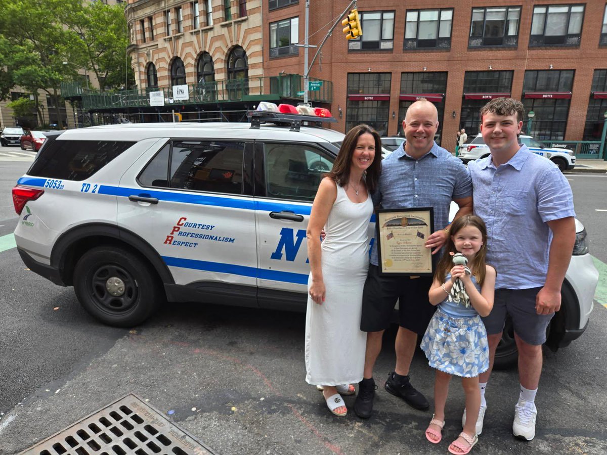 sbanypd's tweet image. The SBA bid a fond farewell to Delegate Sgt Ryan Derocco #TransitDistrict2, who retired yesterday after 20 years of exemplary service. We thank him & wish him well in all that is to come in the future. #nypd @rsanypd @nypdtransitbureau @nypdtransit