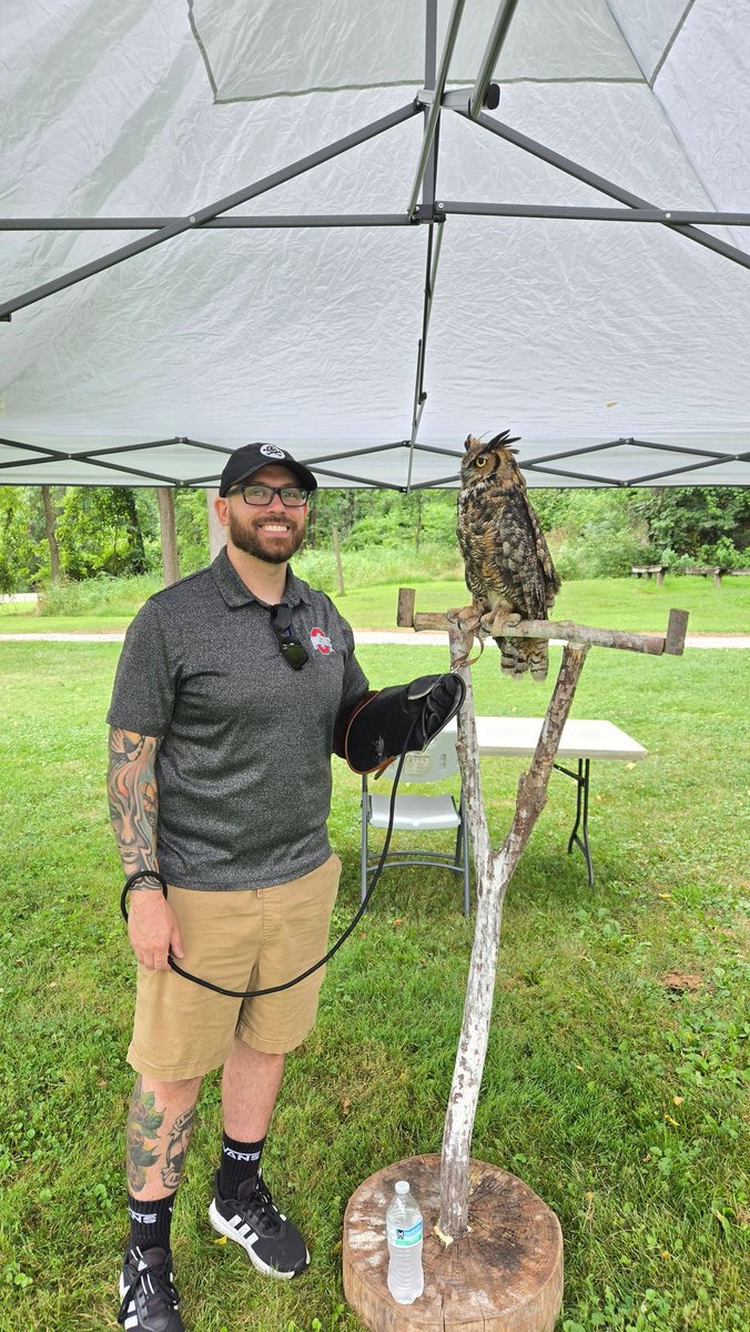 Jr0dR87's tweet image. Today I worked with Grimble our educational Great Horned Owl at an event to help educate people about owls and other birds of prey.