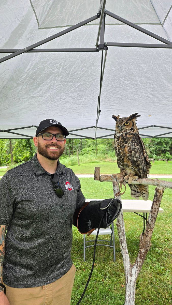 Jr0dR87's tweet image. Today I worked with Grimble our educational Great Horned Owl at an event to help educate people about owls and other birds of prey.