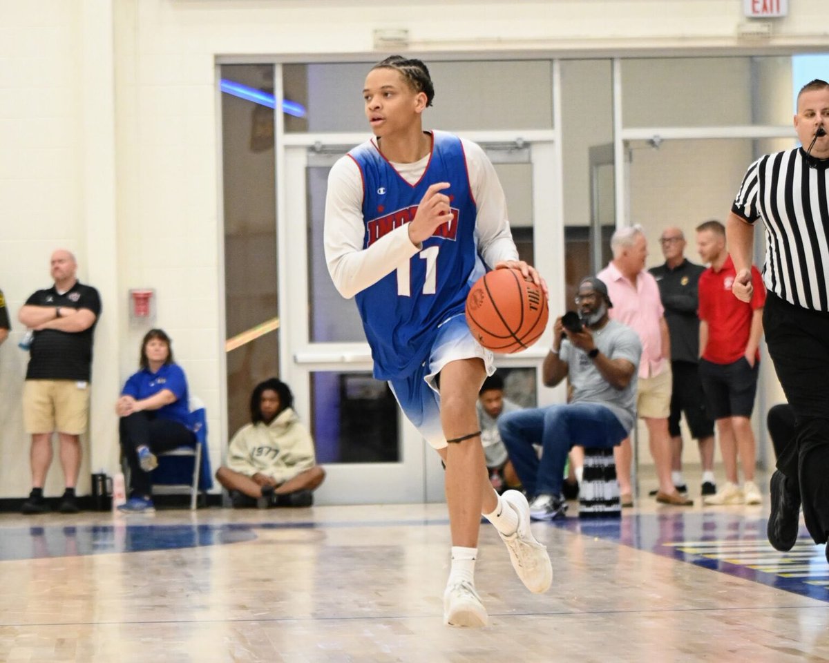 Robert Morris HC Andy Toole is prioritizing guards in the Class of 2026 after bringing in two forward prospects in his most recent recruiting class.

The latest offer to be sent out was to a 6-foot-4 prospect from the state of Indiana. 

robertmorrissportsnow.com/robert-morris-…