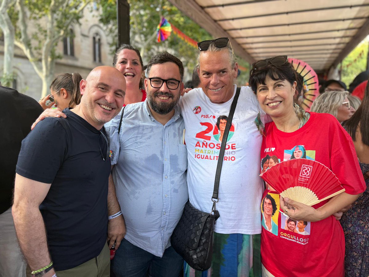 _anaredondo_'s tweet image. 🏳️🌈🏳️⚧️ Aquí es donde nos vais a ver, junto a la ciudadanía activista, orgullosa de la diversidad, reivindicando derechos y protegiendo libertades. Seguiremos dando zancadas hacia delante porque el Gobierno de España sí está en el lado de la libertad.
#SíSeguimosQueriendo