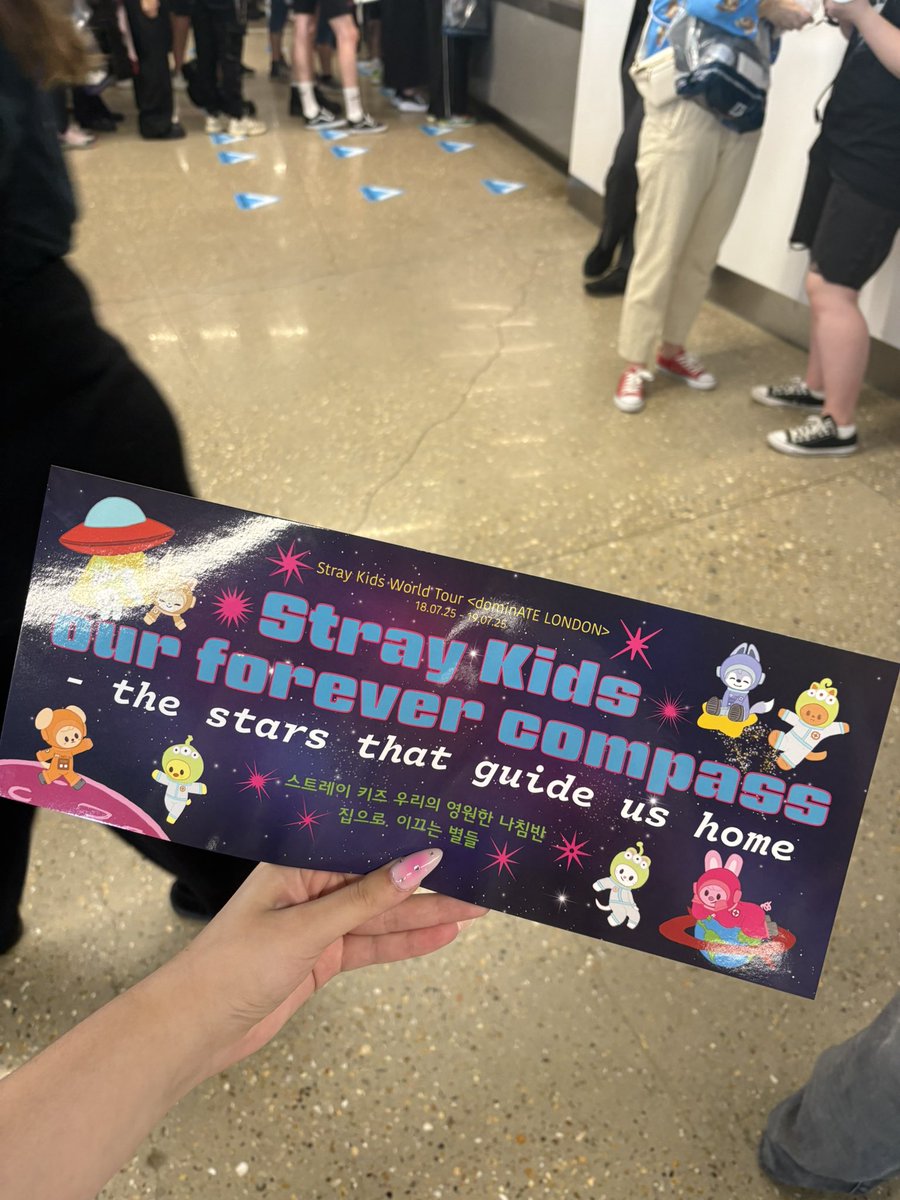StationStay_Mx's tweet photo. 🧵 • #concertthread • London D2• 190725
• Soundcheck - Concierto •
Banner de hoy; "Stray Kids Nuestra brújula eterna Las estrellas que nos llevan a casa"
#StrayKids #dominATE #dominATE_LondonD2 https://t.co/LSO1PXMHbn