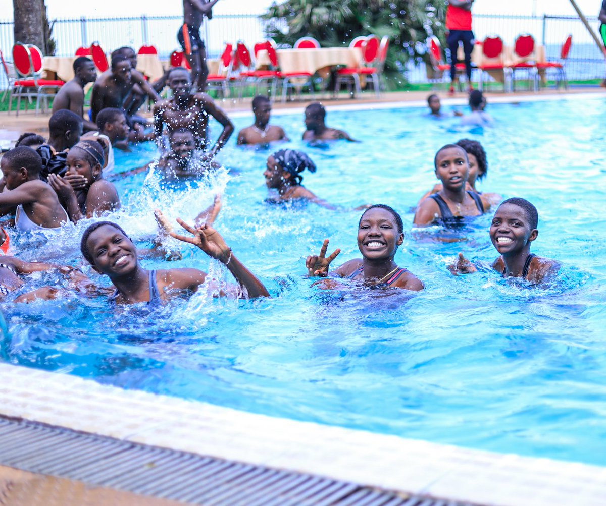 SMASK_School's tweet image. Consequences of winning: All fun and games for #TeamSMASK 🏊